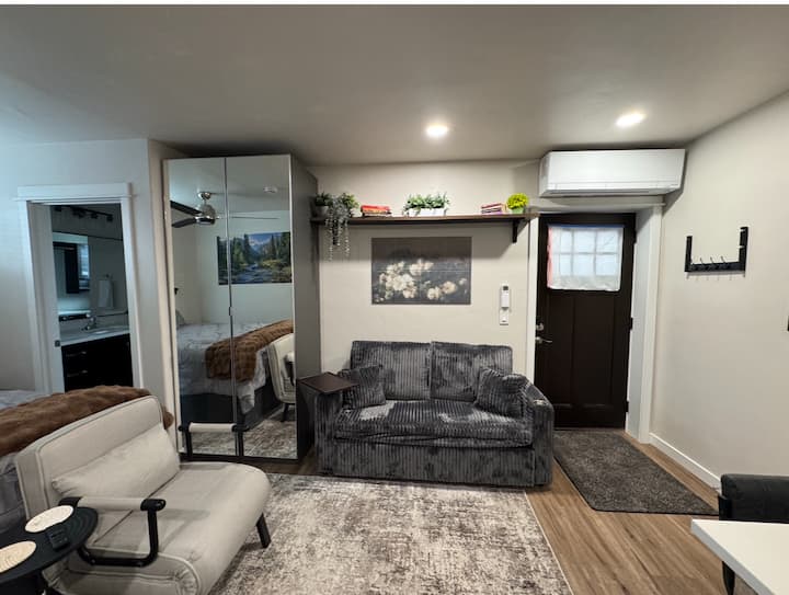 Warm & Cozy Downtown Studio (216) - Goldendale, WA
