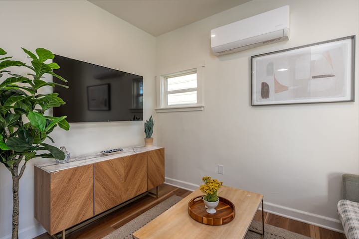 Modern, Quiet 1br | W/d + Ac | Covered Parking - Seal Beach, CA