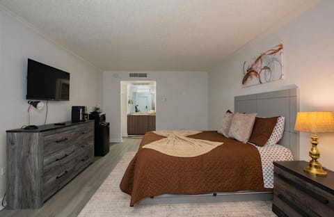 Popular Airbnb listing: *Lux*Mins to *Atrium*&*Arena* &*Stadiums* Uptown in Eastway / Sheffield Park