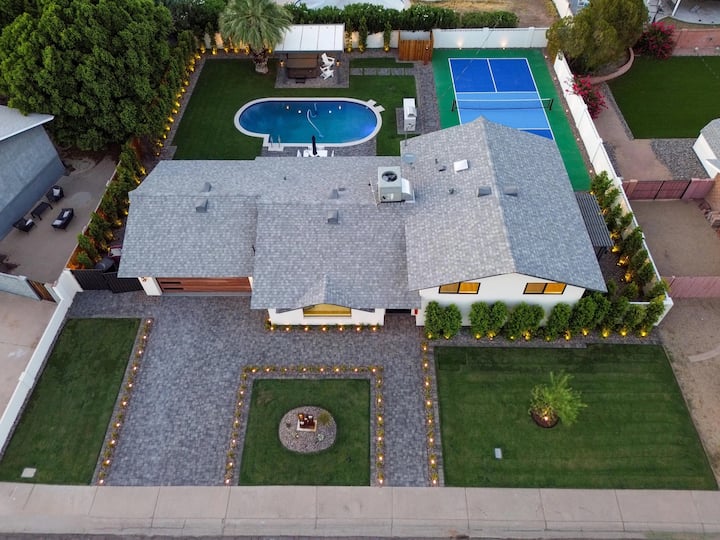 Old Town | Pickleball • Pool • Spa • Putt