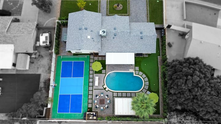 Old Town | Pickleball • Pool • Spa • Putt