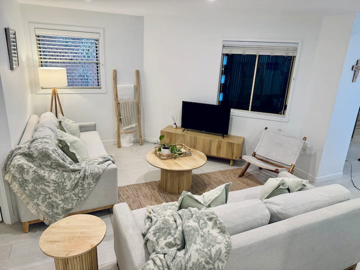 Beach Break - Absolute Beachfront With Pool - Coolum Beach