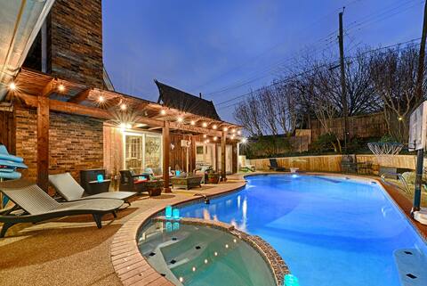 Hot Tub, Game room, Heated Saltwater Pool, More!
