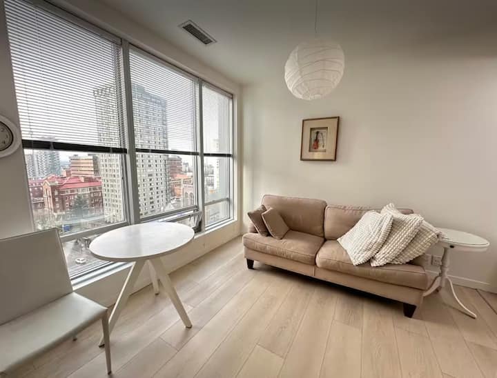 Ice-cold Centrl Ac • Cozy Bachelor Suite • Sleep 4 - Vancouver