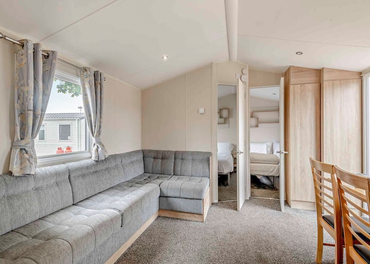 Gold 4 Bedroom Caravan, Sleeps 10. With Parking - Great Yarmouth