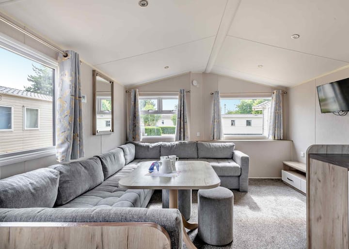 Silver 3 Bedroom Caravan, Sleeps 8 - Hemsby