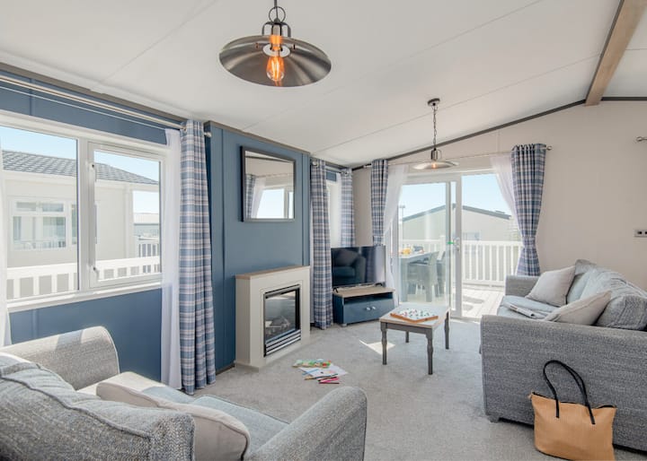 Deluxe 4 Lodge, Slps 8, Parking, Ensuite & Decking - Great Yarmouth
