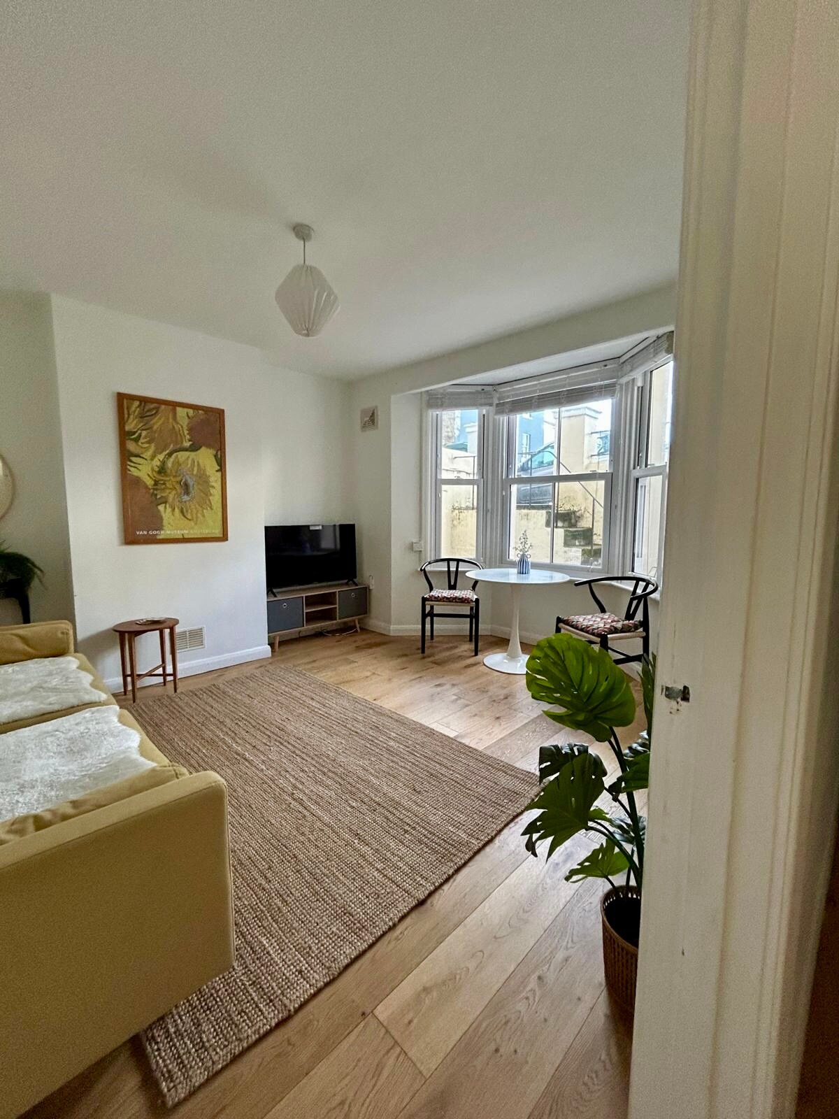 Top Airbnb: Charming Central Brighton Garden Flat in Falmer