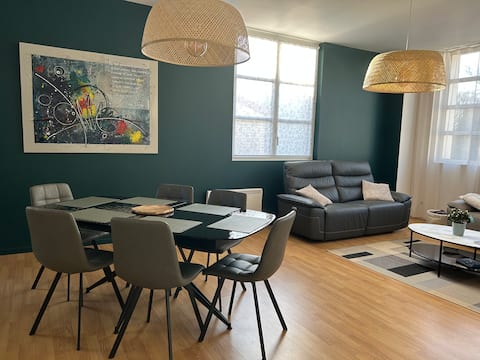Airbnb performant: Spacious apartment with private parking à Châlons En Champagne