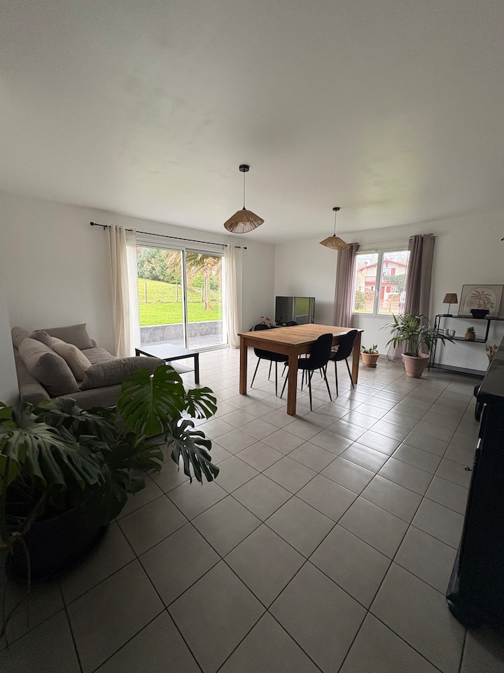 Maison Dans Un Quartier Résidentiel - Ciboure