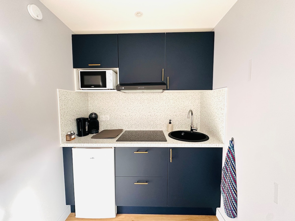 Popular Airbnb listing: Designer & elegant studio - Le Mans Station/Center-Wifi in Le Mans