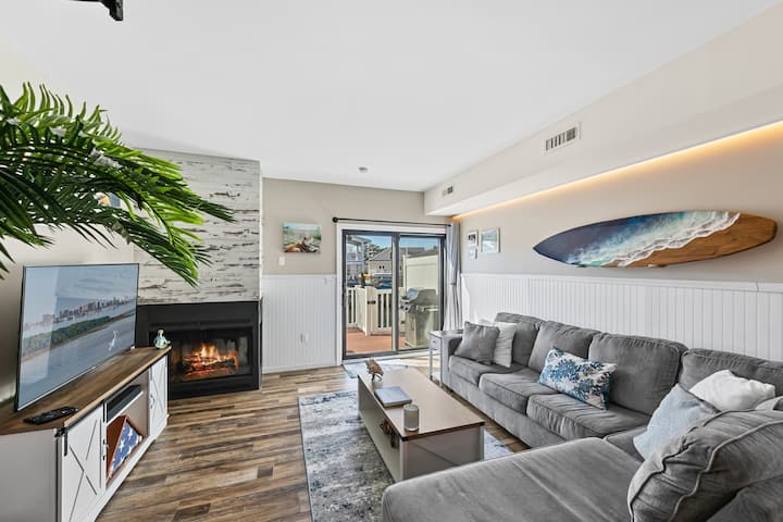 Modern Canalfront Condo With Pool - Ocean City