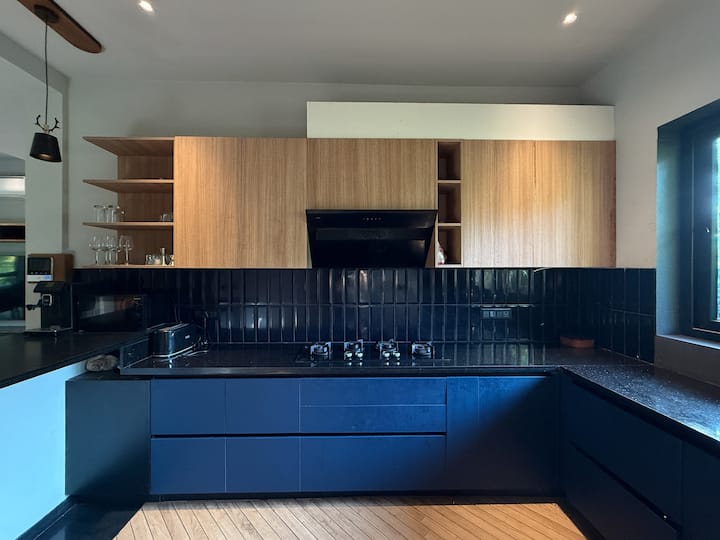 Full kitchen image 2
