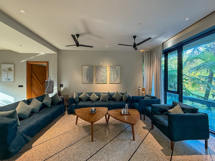 Living room image 7