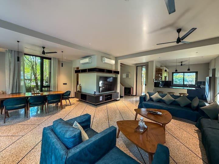 Living room image 8