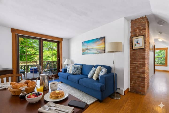Bright Upper-level Retreat - Parking + Deck - Dog Beach, Provincetown