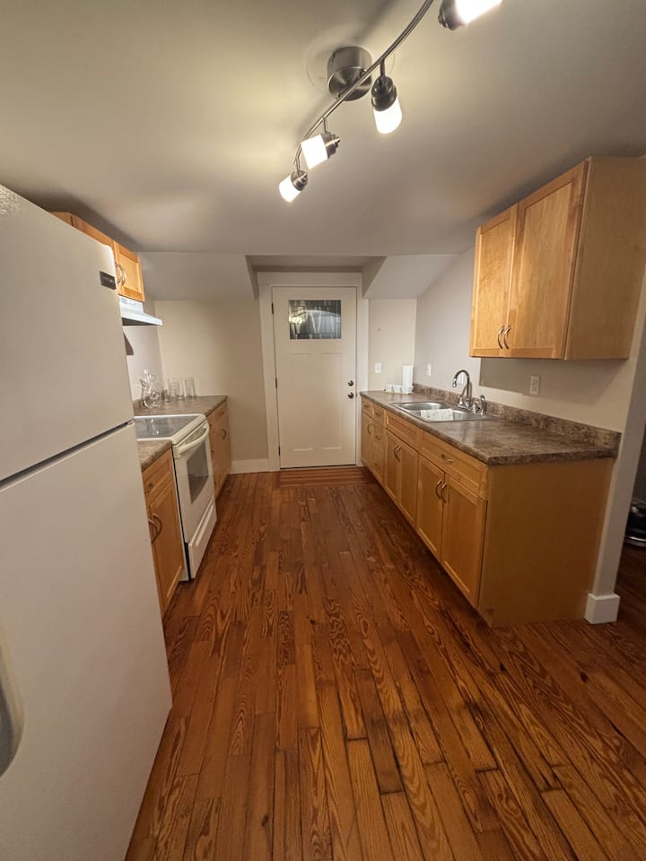 Quiet Private Studio W/ Kitchen & Own Entrance - New Bedford, MA