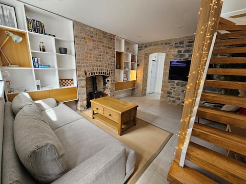 Top performing Airbnb: Terrace Cottage Chapelizod in Dublin