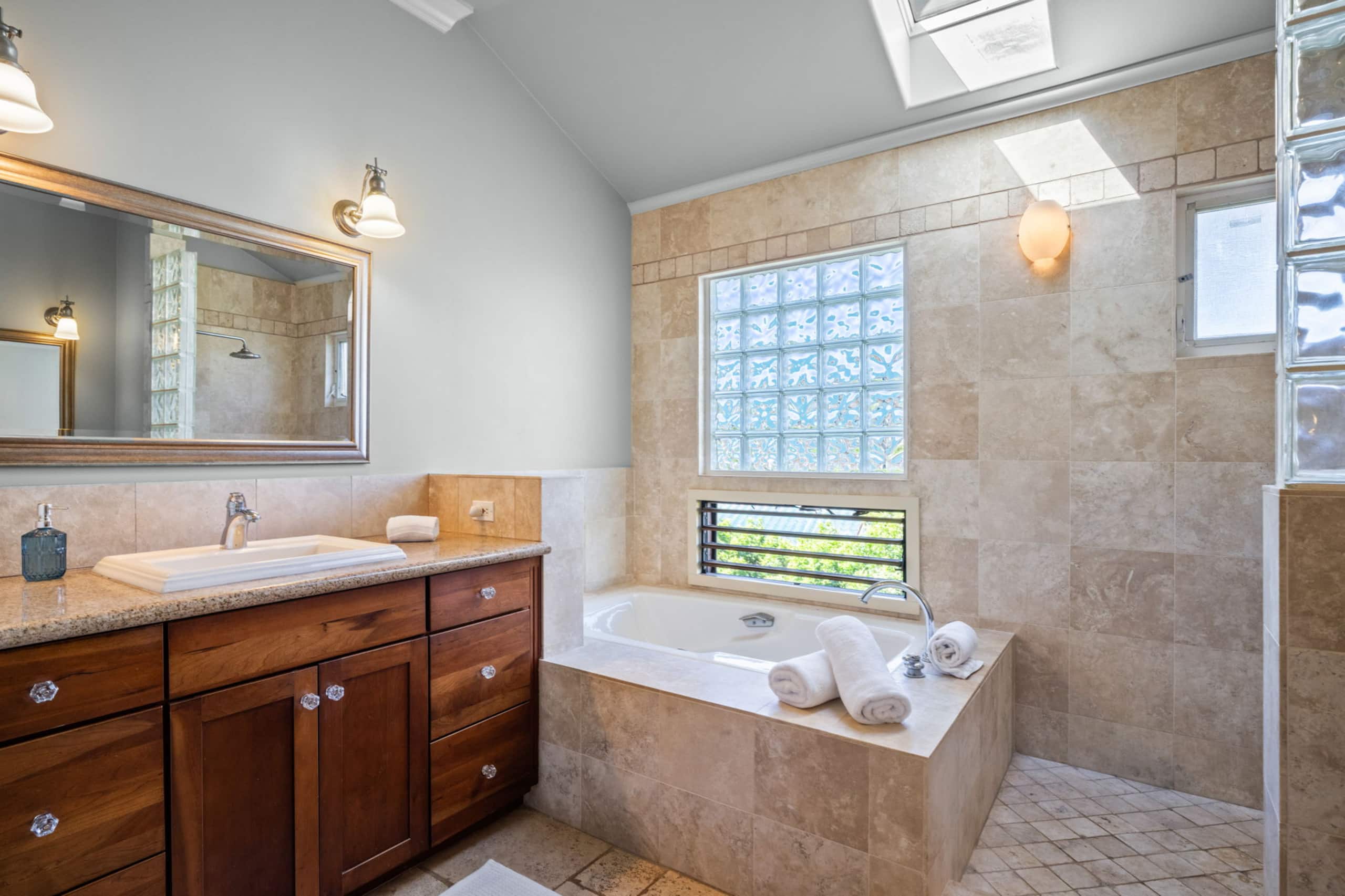 Home in Poipu · ★5.0 · 4 bedrooms · 6 beds · 3 private baths - Image 31