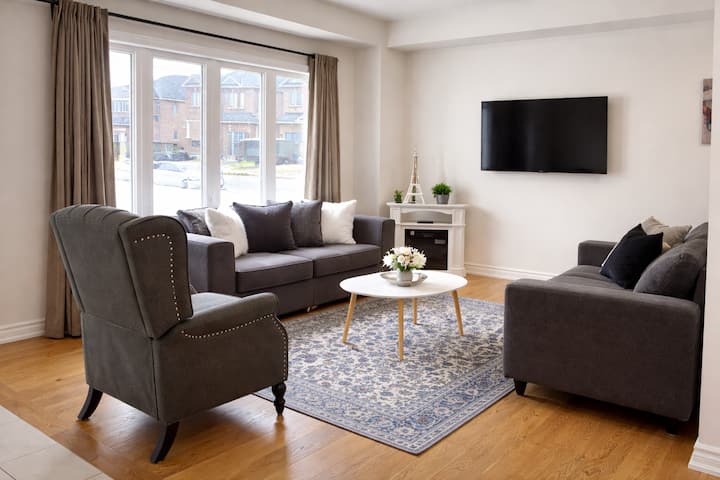 Luxury 4br Niagara Home | 2 Ensuites | 2 Living Rm - St. Catharines