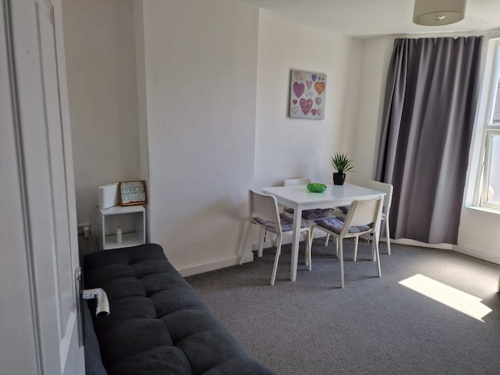 Sea View 2 Bed Flat - Spread Over 2 Floors! - Newquay