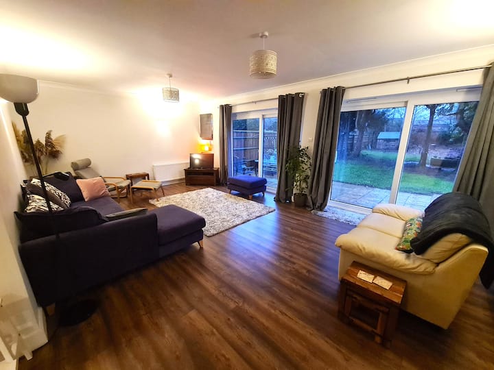 Detached Bungalow, Rural Location, Large Garden - Maidenhead