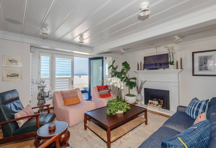 Oceanfront 5 Bedroom Designer-renovated W/ Parking - Hermosa Beach, CA