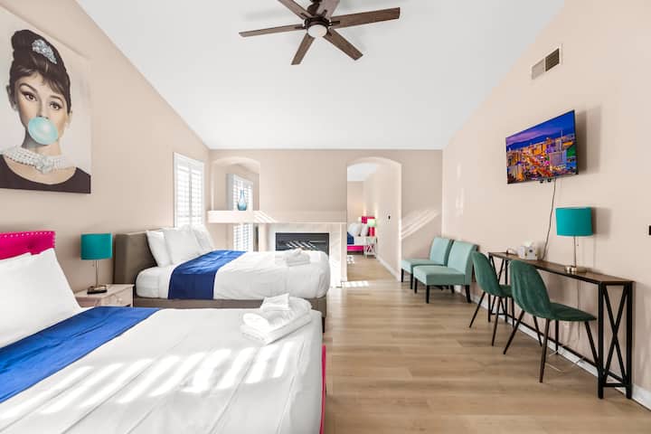 Master Bedroom (2 Queen beds and 1 King Bed) - Upstairs