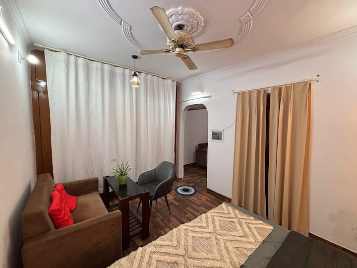 Private 1bhk Near Airport | Pvt Washroom & Kitchen - Delhi
