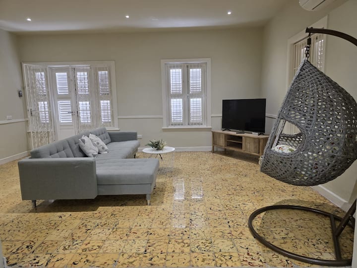 Kas Otrabnd — Design 2br In Historic Willemstad - Curaçao