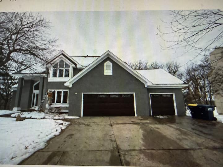 Large Bedroom W/ Walk In Closet And Bathroom - Apple Valley, MN