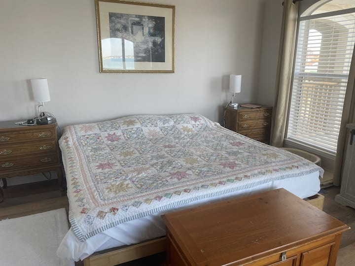 King méretű fő hálószoba saját erkéllyel