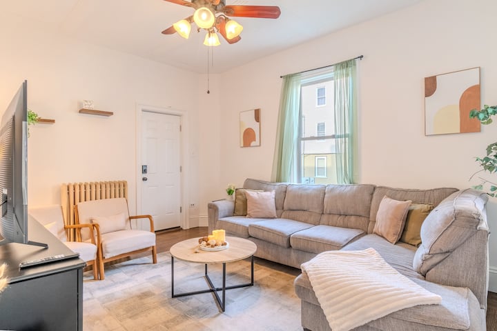 Summer Retreat-walk To Tufts&train+patio Projector - Arlington, MA