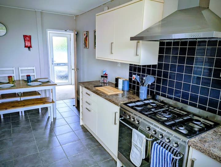 Winchester 5 Bed Near M3 And Town Center - Hampshire