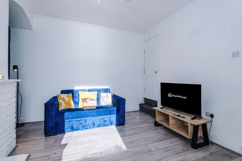 Popular Airbnb listing: Superb 2 BD House near City Centre w/Free Wifi in Richmond Hill