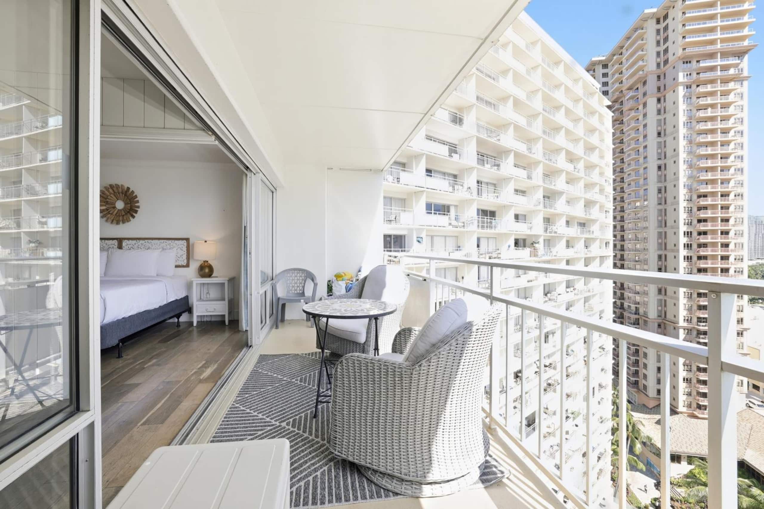 Condo in Honolulu · ★4.6 · 1 bedroom · 2 beds · 1 private bath - Image 13