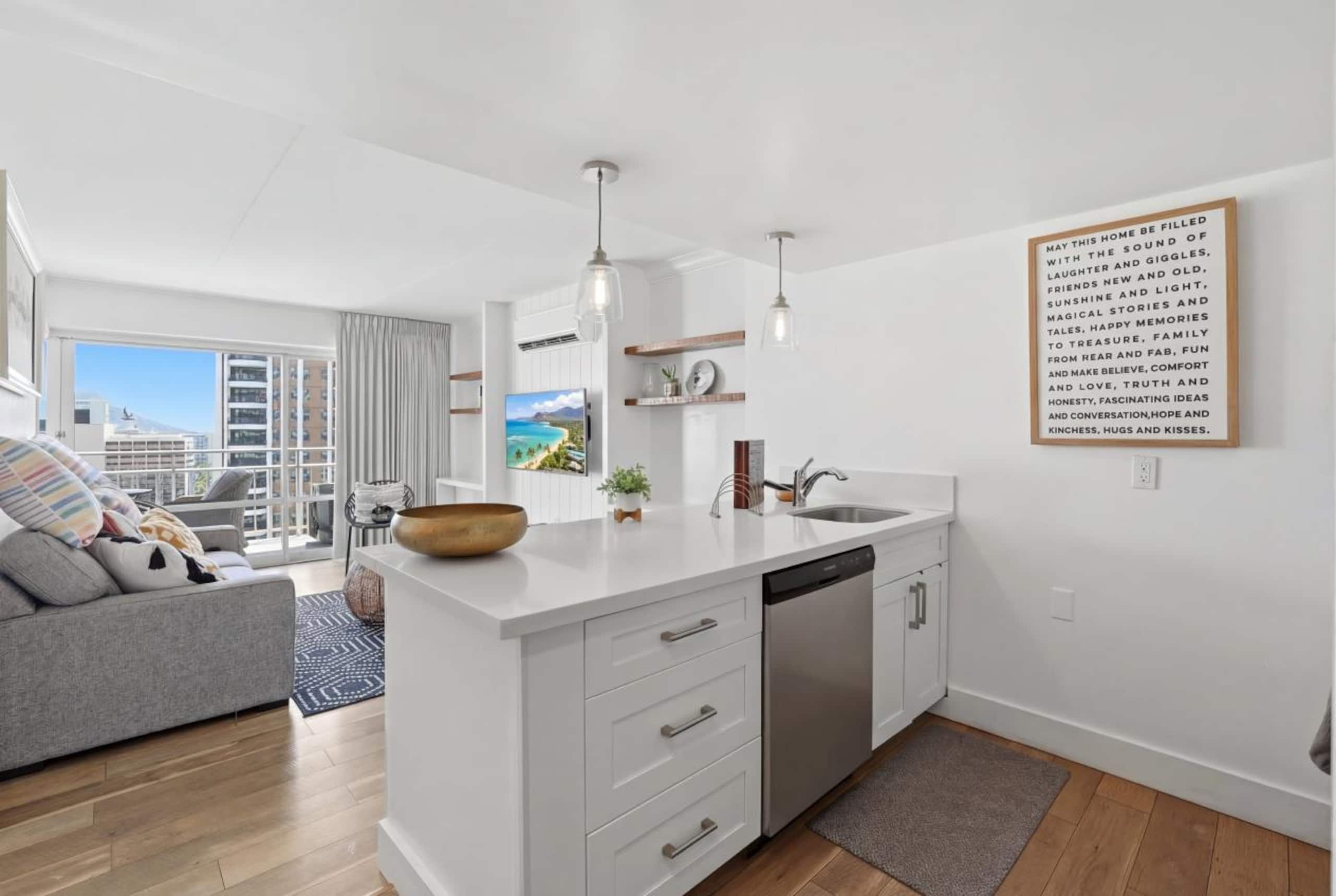 Condo in Honolulu · ★4.6 · 1 bedroom · 2 beds · 1 private bath - Image 7