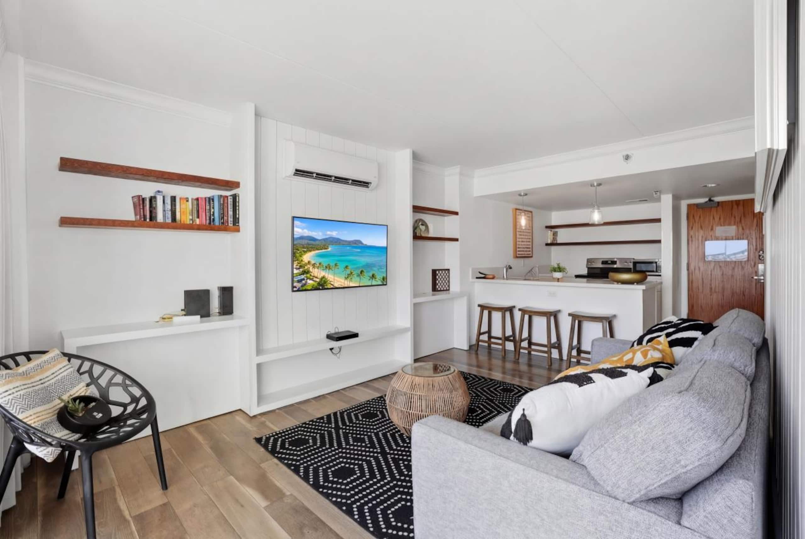 Condo in Honolulu · ★4.6 · 1 bedroom · 2 beds · 1 private bath - Image 3