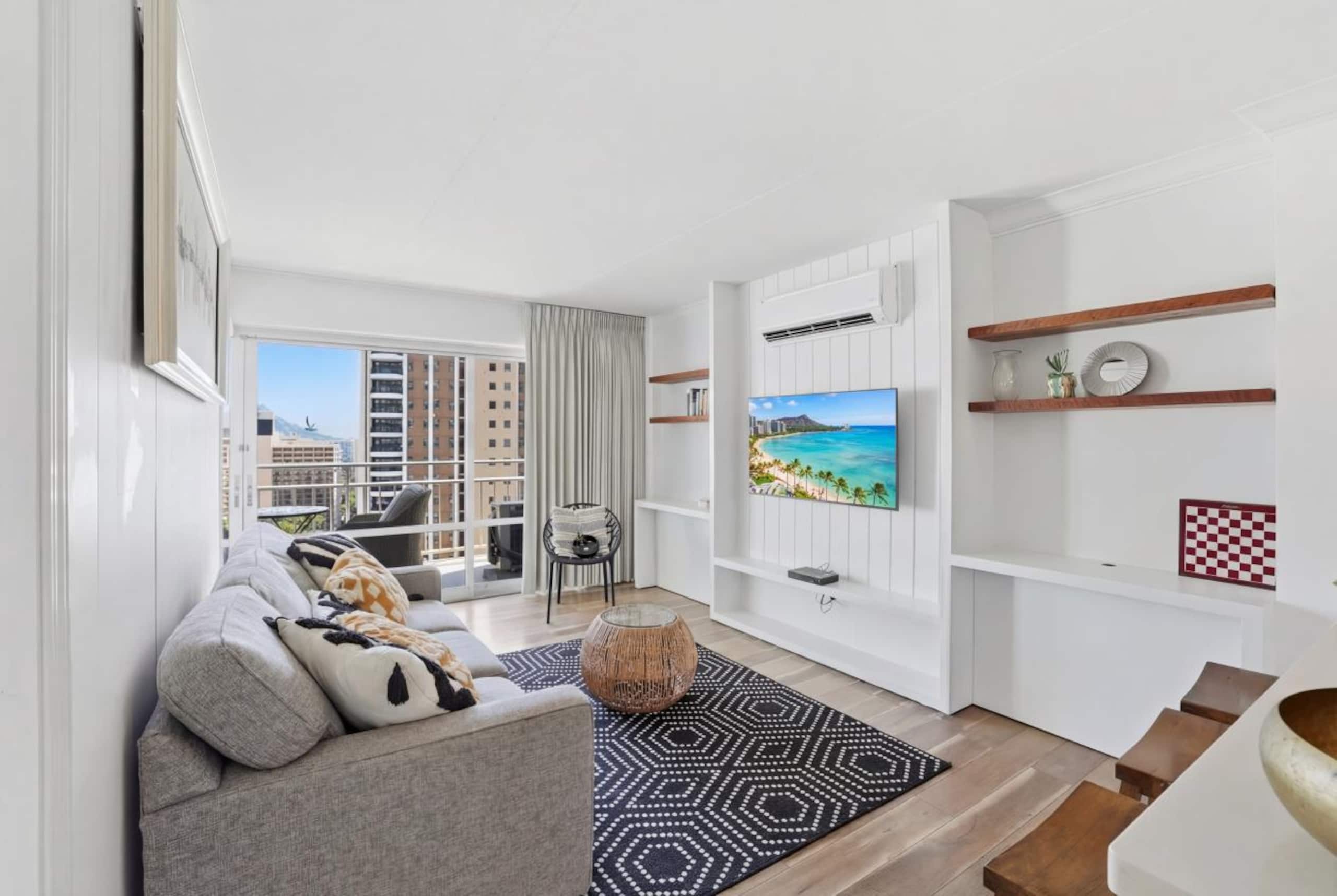 Condo in Honolulu · ★4.6 · 1 bedroom · 2 beds · 1 private bath - Image 2