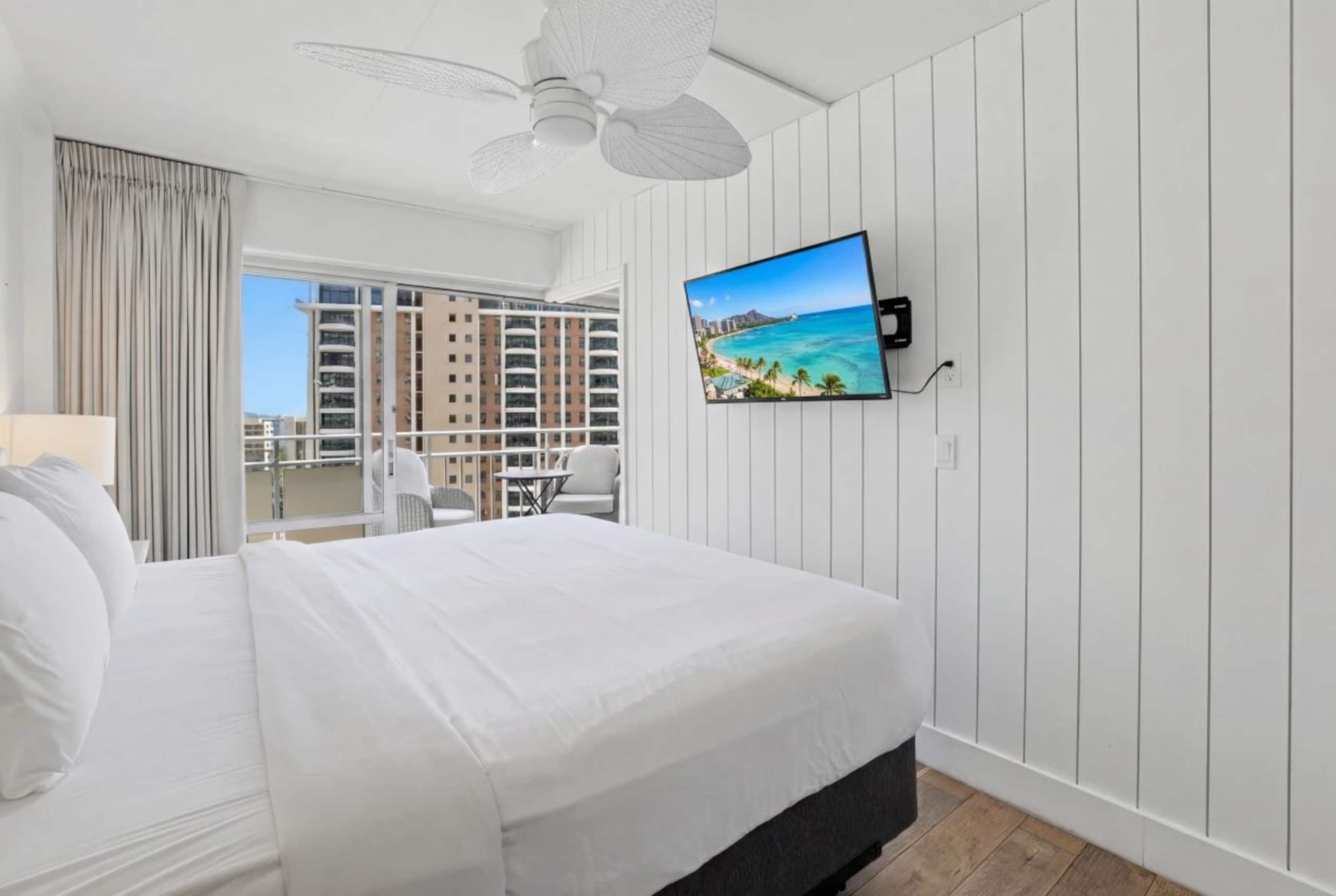 Condo in Honolulu · ★4.6 · 1 bedroom · 2 beds · 1 private bath - Image 8