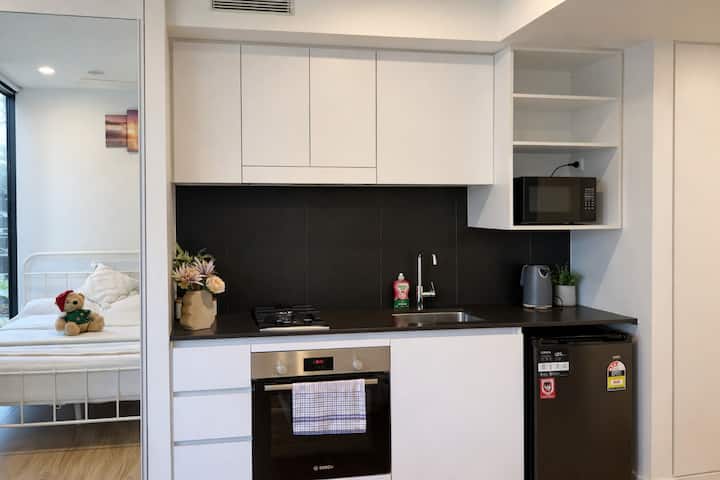 South Brisbane Studio | Pool, Gym & Sauna - Brisbane