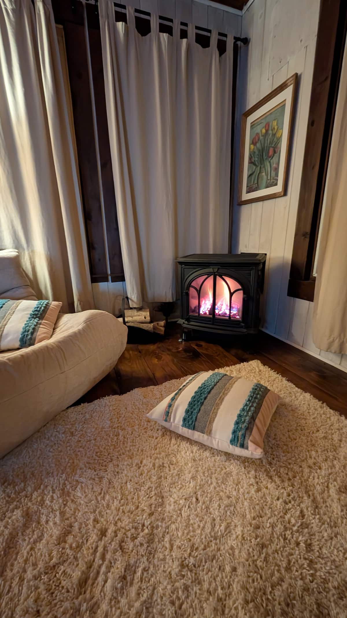 Bedroom 2 — Queen bed