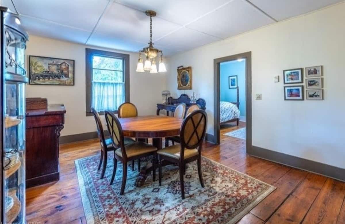 Additional interior view