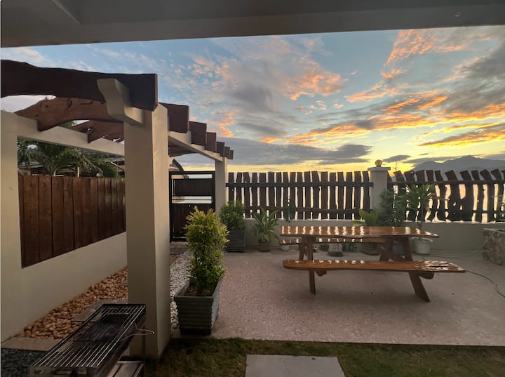 Exclusive Beachfront House, Sleeps Up To 20 Pax - Lobo