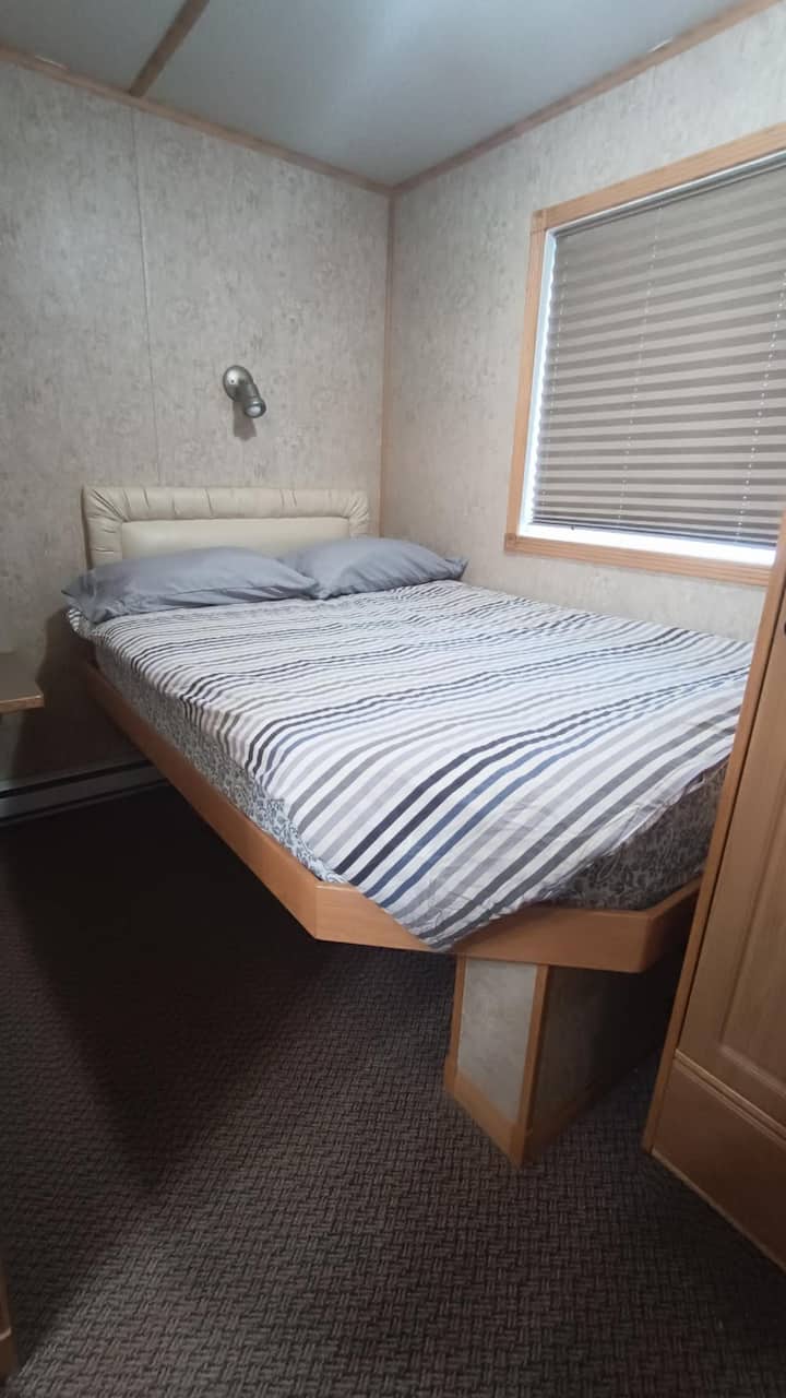 Monthly & Summer Short Stay | Quiet Valemount - Canada