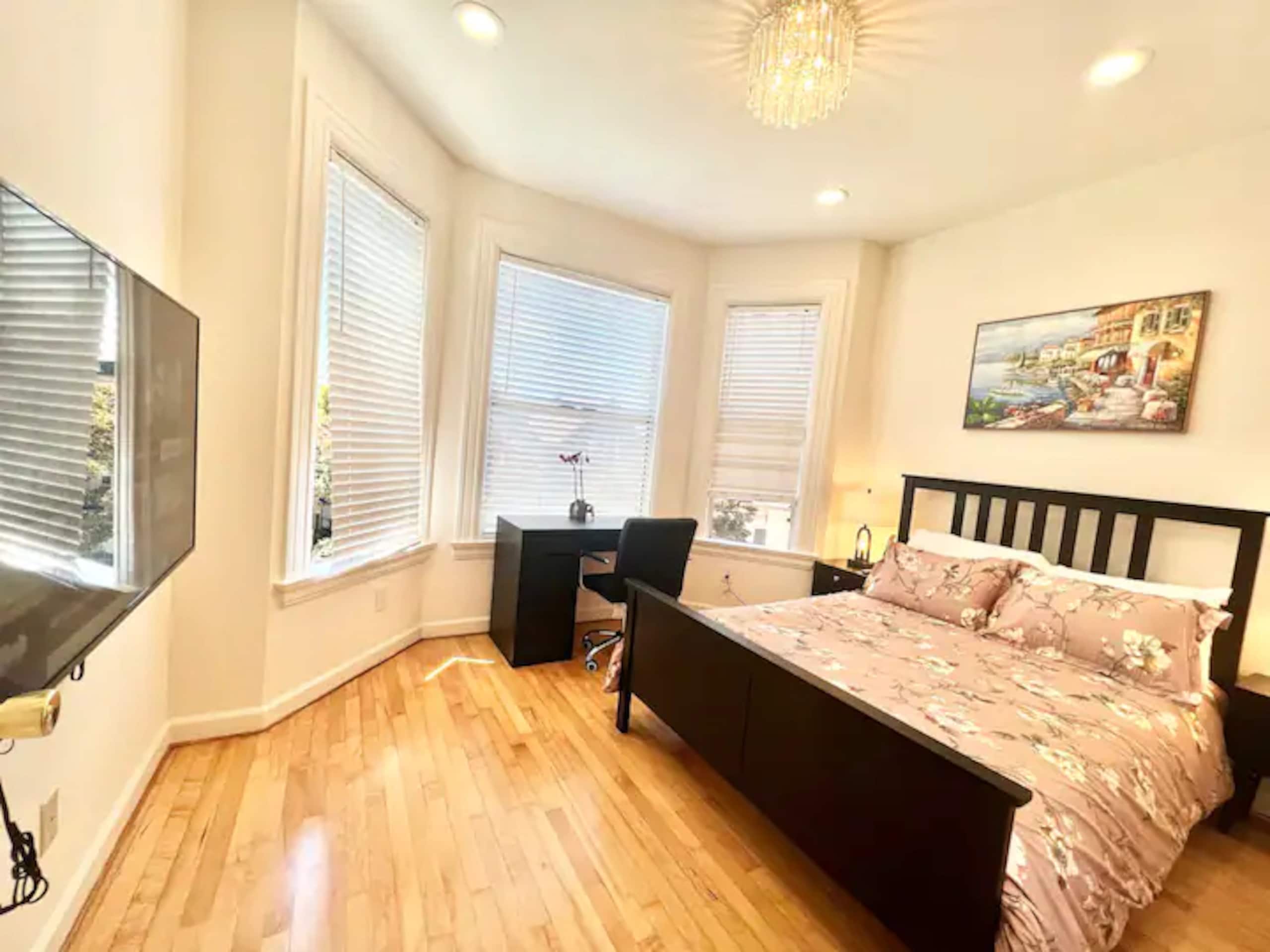 Home in San Francisco · ★5.0 · 4 bedrooms · 6 beds · 2.5 baths - Image 50
