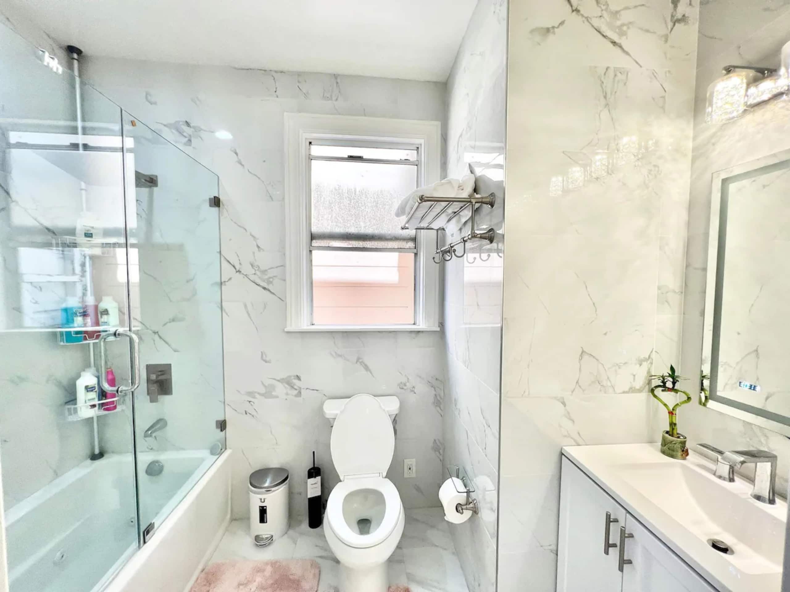 Home in San Francisco · ★5.0 · 4 bedrooms · 6 beds · 2.5 baths - Image 39