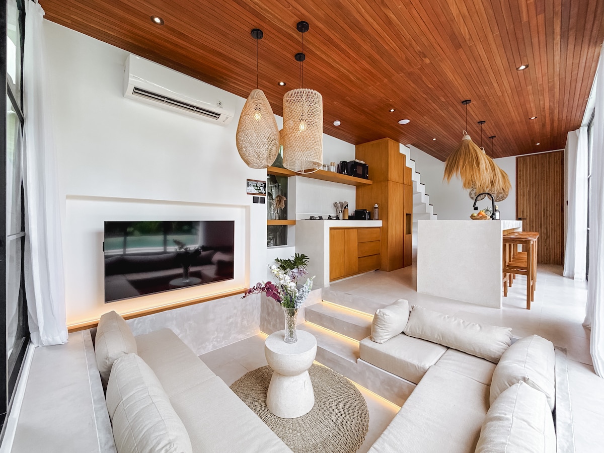 Villa in Mengwi · 3 bedrooms · 3 beds · 2 private baths, comparable Airbnb
