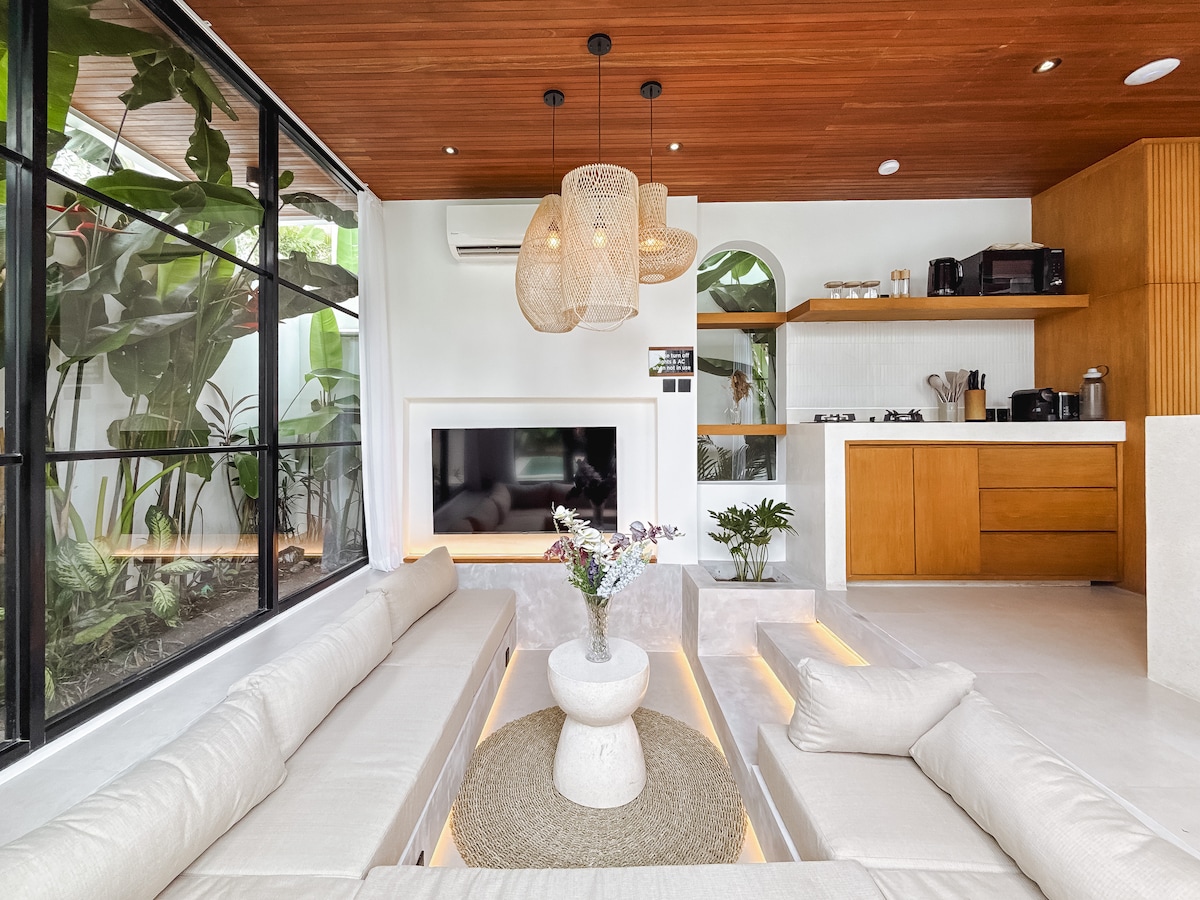 Villa in Mengwi · 3 bedrooms · 3 beds · 2 baths, сопоставимый объект Airbnb