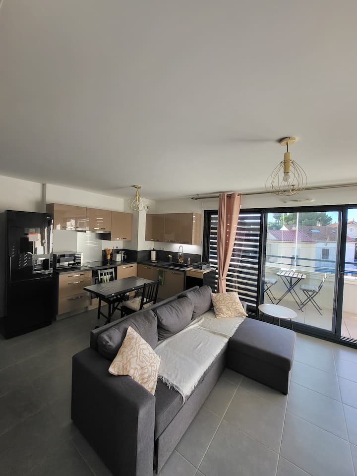 Appartement T2 De 44m2, Grand Balcon Vue Mer - La Ciotat